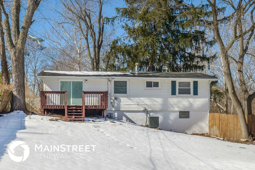 Building Photo - 5811 N Highland Ave