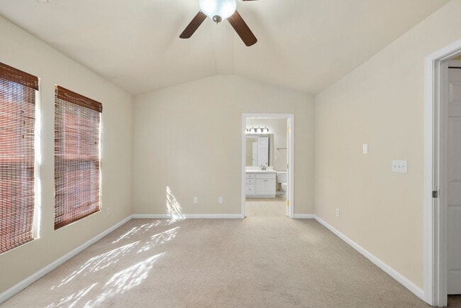 Building Photo - %16 Walnut Woods DR