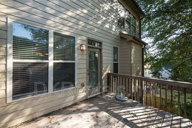 Building Photo - 2707 Silver Hill Terrace SE