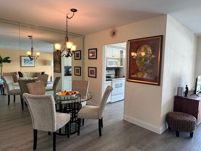 Building Photo - 3051 NE 47th Ct