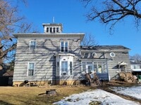 Building Photo - 315 E Maple St