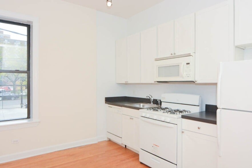 Building Photo - 4715 N Sheridan Rd