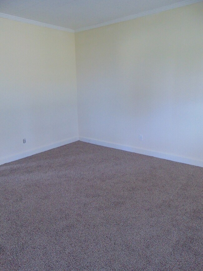 Building Photo - Water-Front Living