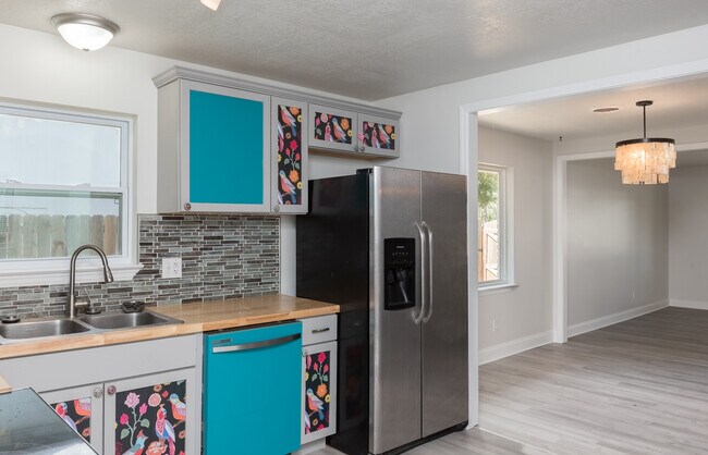 Building Photo - 3995 Tom Ln Dr