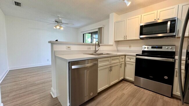 Building Photo - 1746 Harborside Cir