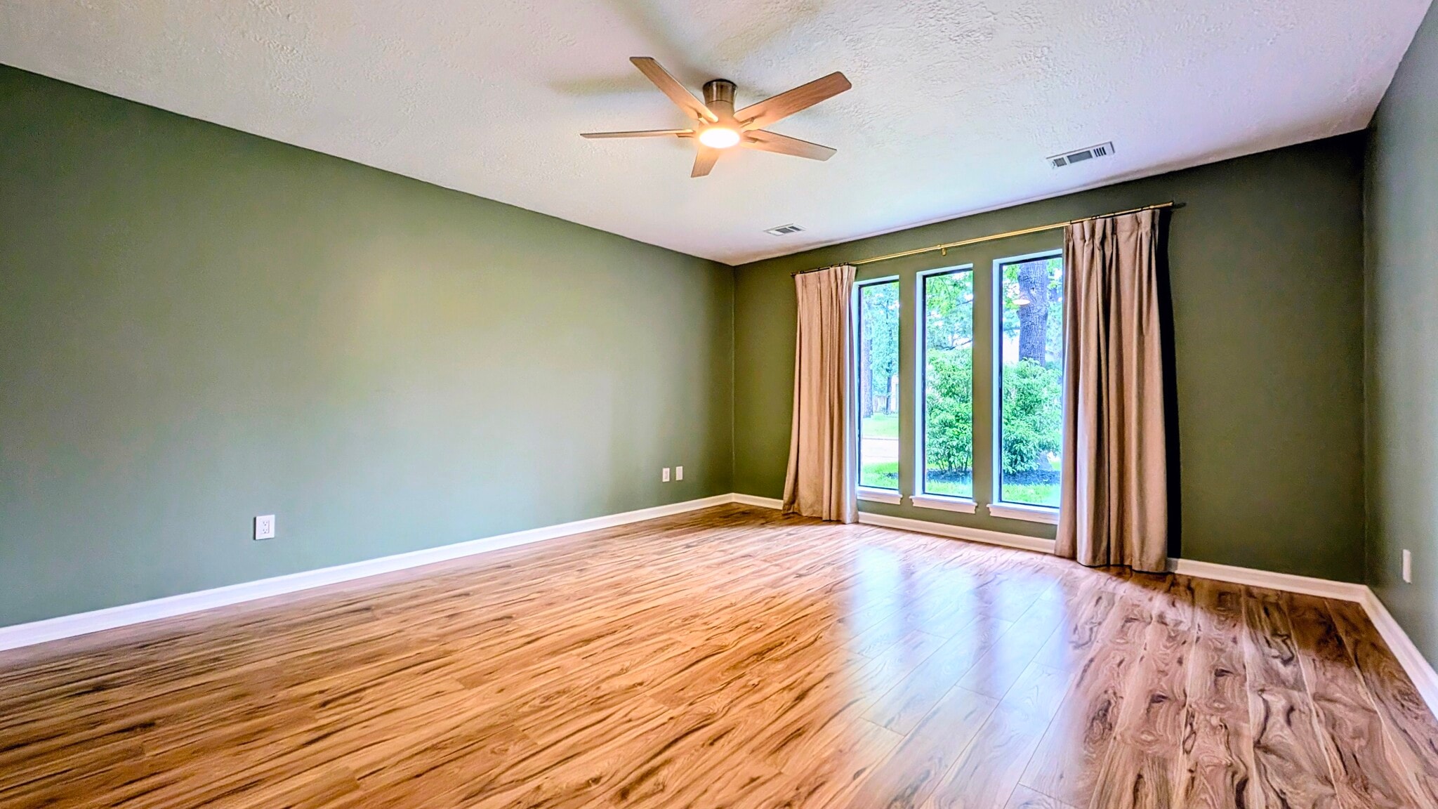 Master Bedroom - 15707 Downford Dr