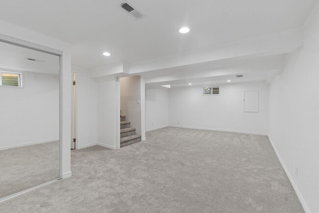 Building Photo - 8111 E Briarwood Blvd