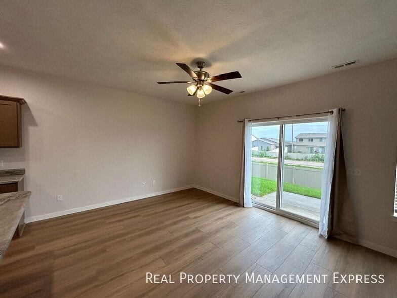 Building Photo - 2 Bedroom 1.5 Bathroom Home for Rent