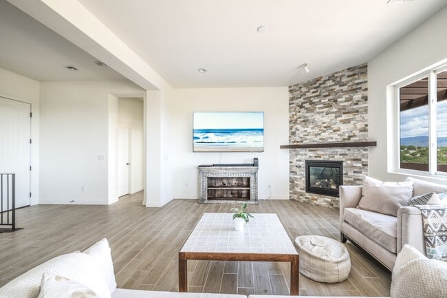 Building Photo - Stunning 3-Bedroom Home with Mountain Views in Tessera