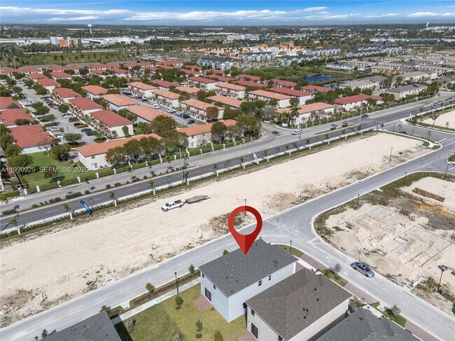 Building Photo - 615 NE 1st Ave