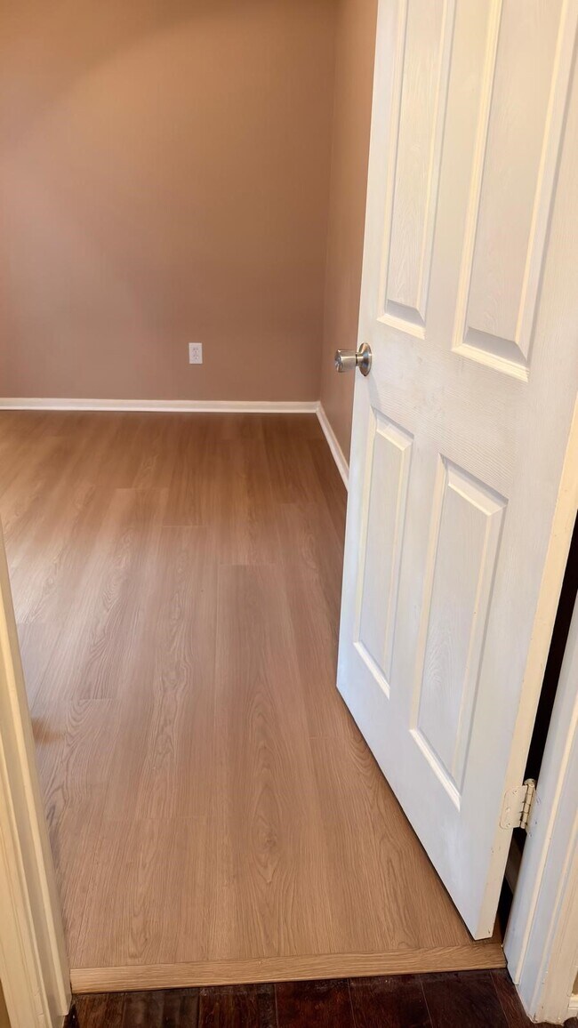 Building Photo - 6454 Applewood Forest Dr