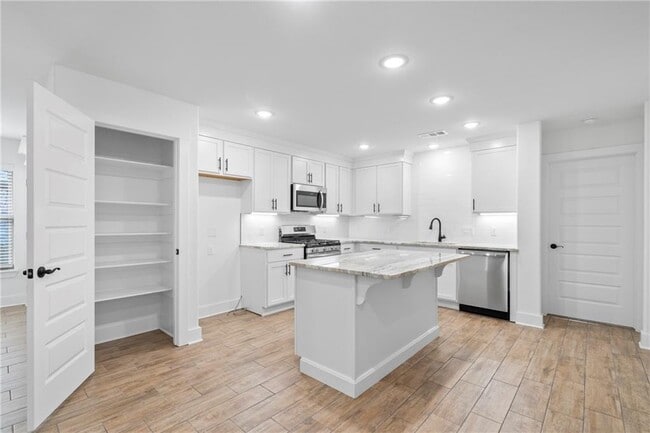 Building Photo - 4300 SW Adams Rd