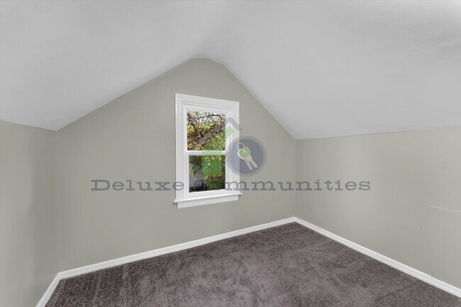 Building Photo - Fully Remodeled 3 bed 1 bath- Single Family Home!! JUST LISTED!