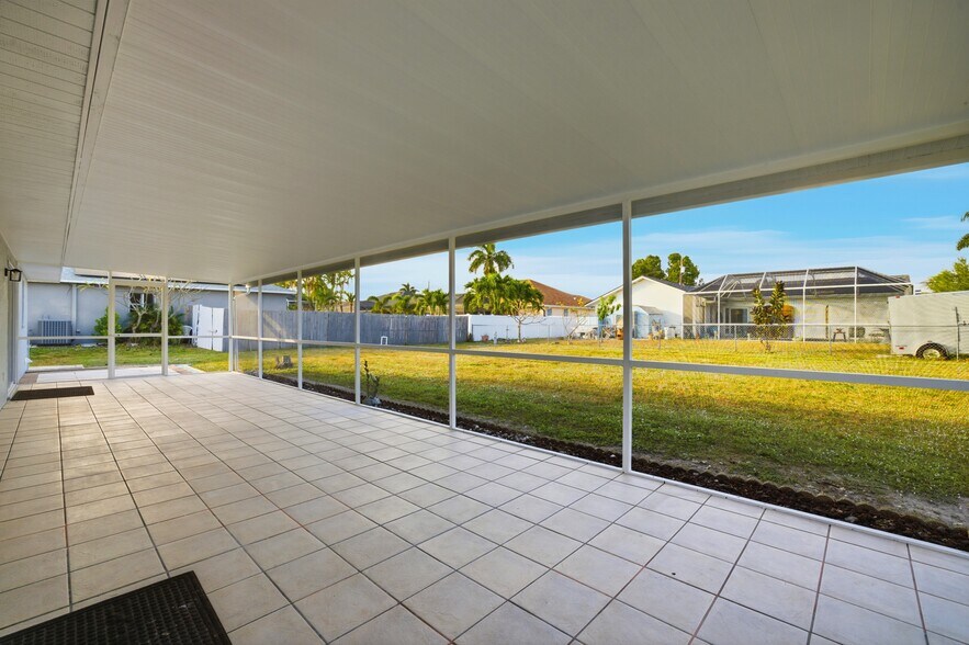 Building Photo - 1145 SW 44th Ter