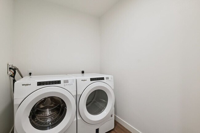 Building Photo - 222 E Jefferson St