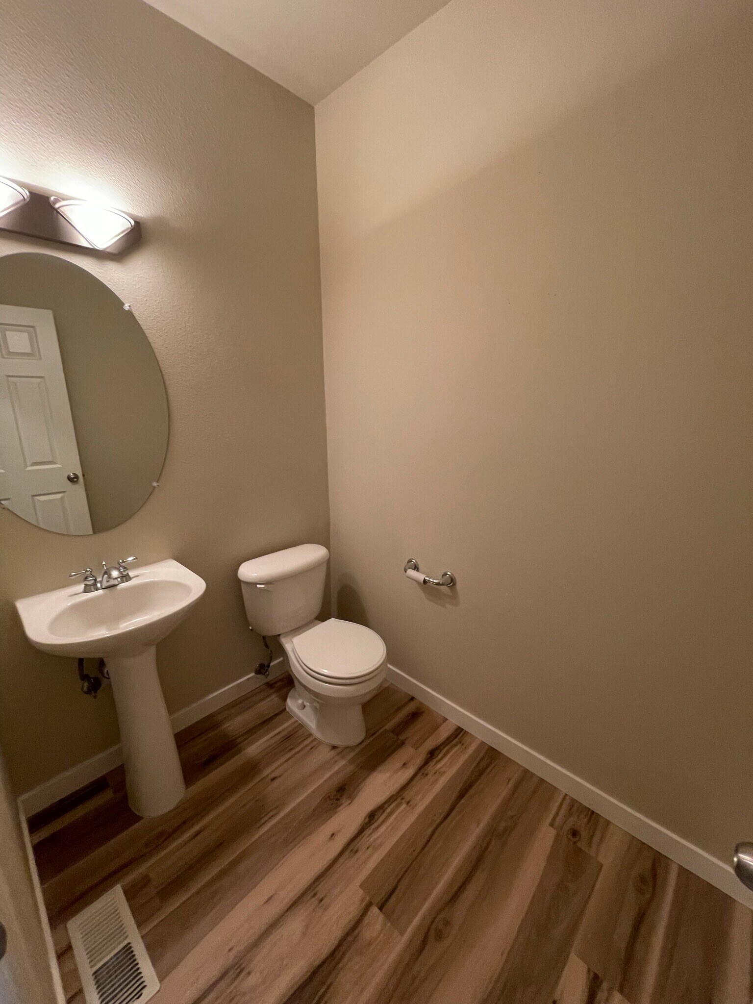 Building Photo - 1751 SE Water Lily St