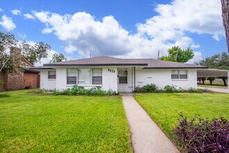 Building Photo - 5429 De Lange Ln