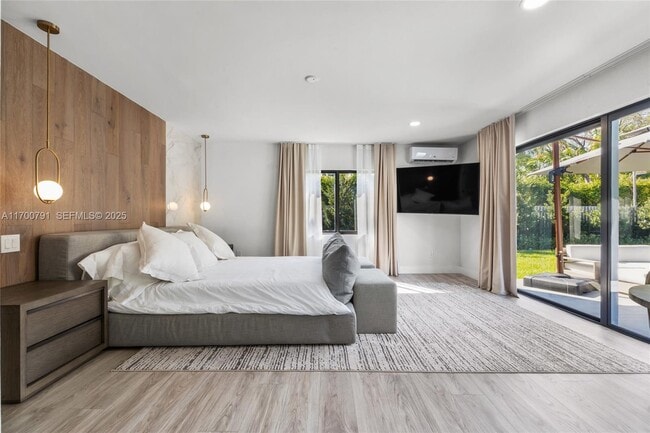 Building Photo - 116 W 1st Ct