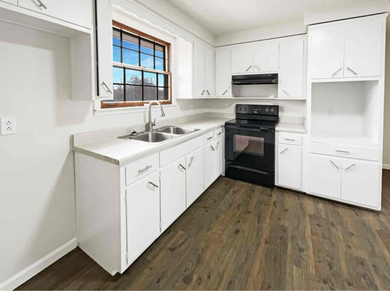 Building Photo - 1217 Commerce St