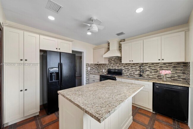 Building Photo - 6150 SW 15th St