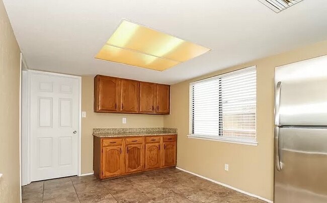 Building Photo - 2308 Escalante Ave