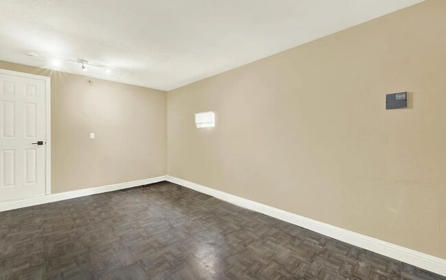 Building Photo - Single Family Home Available Now!!