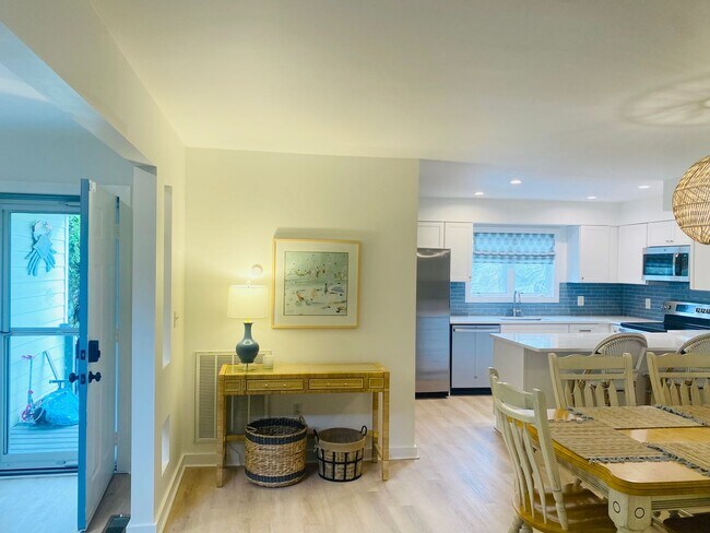 Building Photo - Winter Rental in Pine Knoll Shores