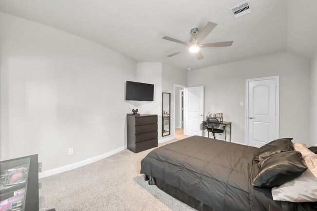 Building Photo - 241 Bright Blf Cir