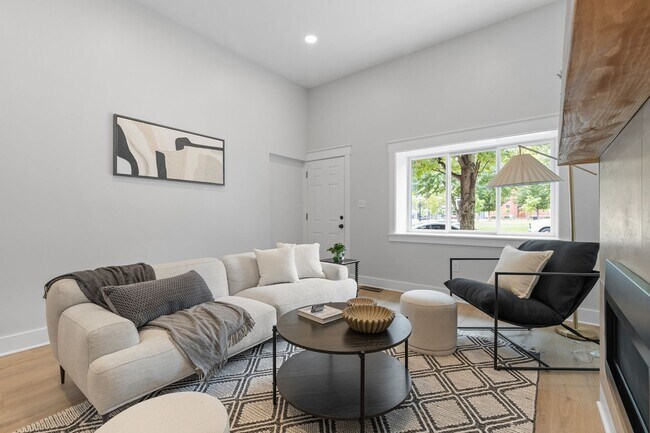 Building Photo - Furnished Luxury Home for Rent-Historic Deutschtown/Northside