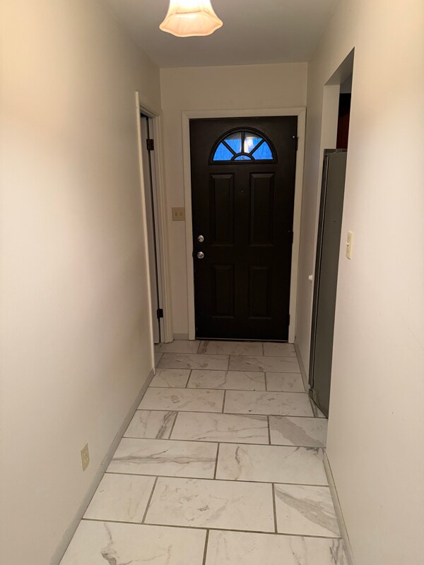 Building Photo - 19 Eton Ct