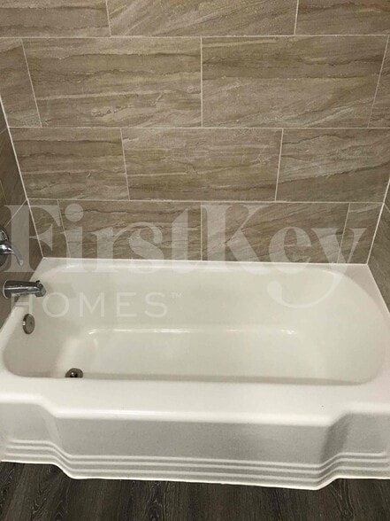 Building Photo - 723 Manchester Ave