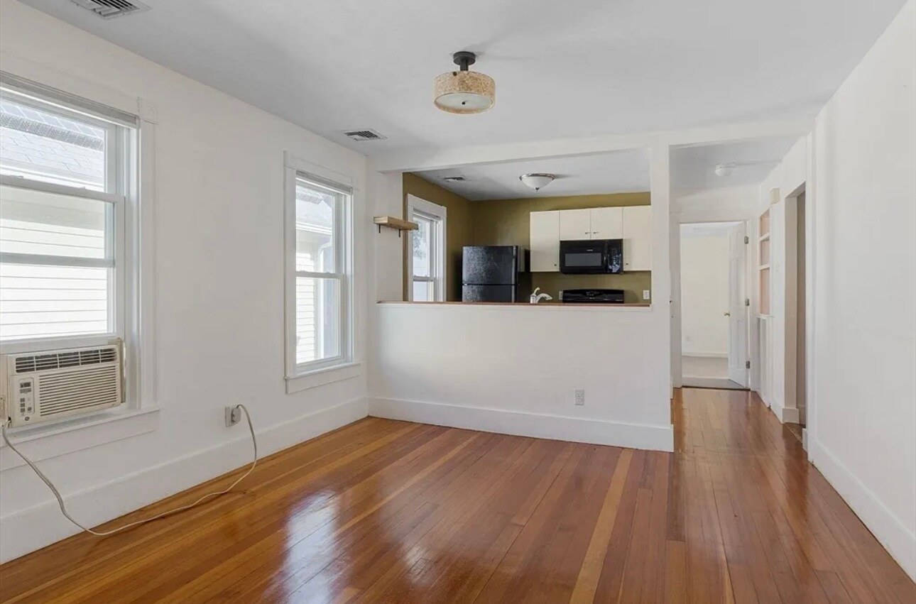 Building Photo - 21 Florence St