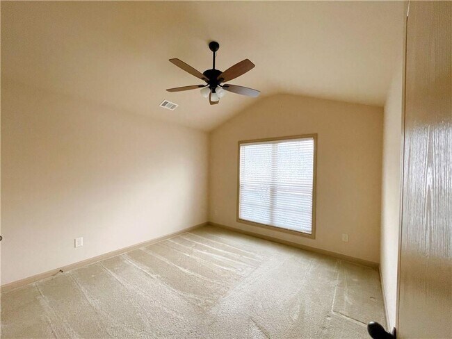 Building Photo - 1821 Bridle Rd