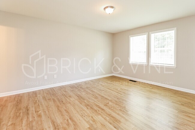 Building Photo - 5569 Rockdale Rd