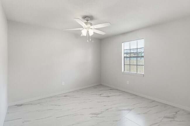 Building Photo - PENDING APPLICATION-Newly Renovated 3-Bedroom Home in Emerald Lake Colony – Move-In Special!