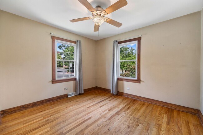 Building Photo - Meticulously maintained 3-bedroom, 2-bath ...