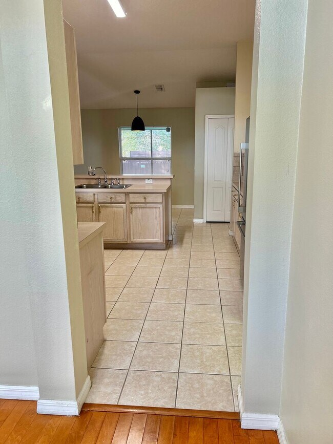Building Photo - 4 BEDROOM - GATED TWIN LAKES SUBDIVISION -...