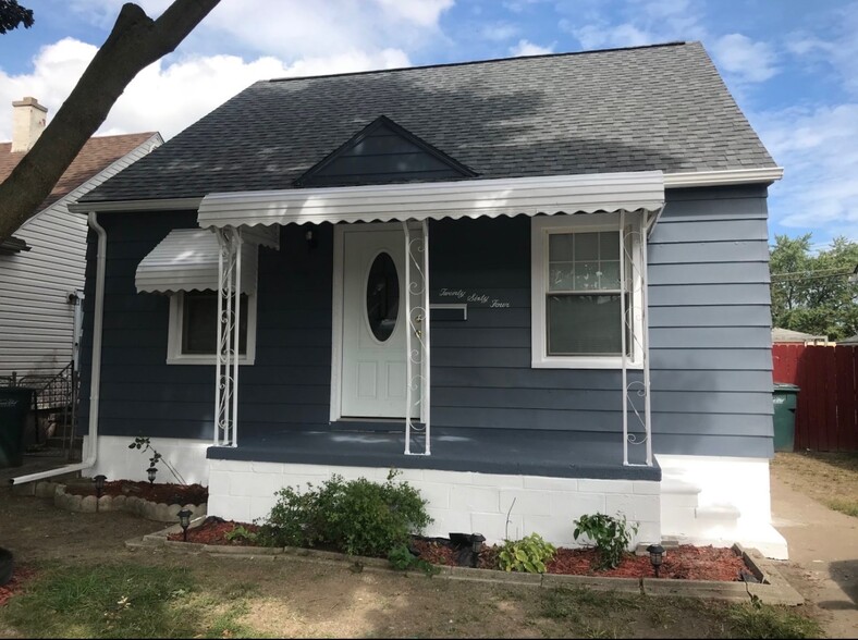 Building Photo - 2064 Reo Ave