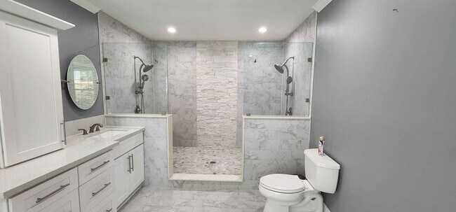 Building Photo - 105 Mable St