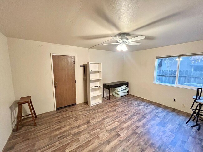 Building Photo - Beautiful 4 bed 2 bath Home in East Davis