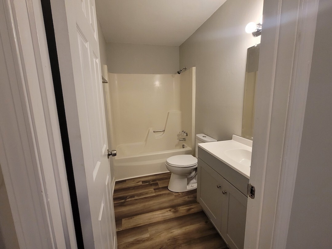 Building Photo - 105 Plaza Oaks Rd