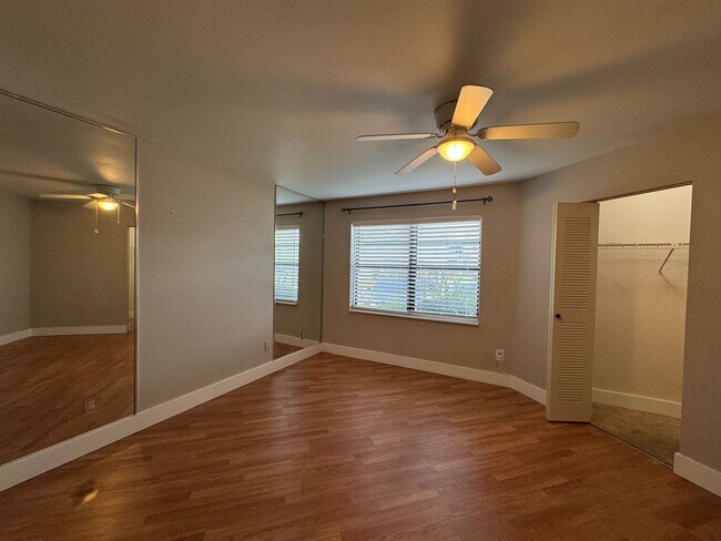 Building Photo - Experience comfort & leisure in this charming condo nestled within Orlando's best-kept secret, Ve...