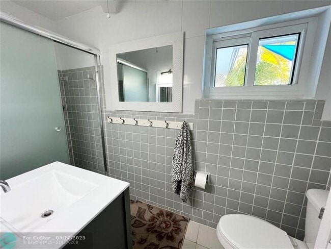 Building Photo - 4430 Sea Grape Dr