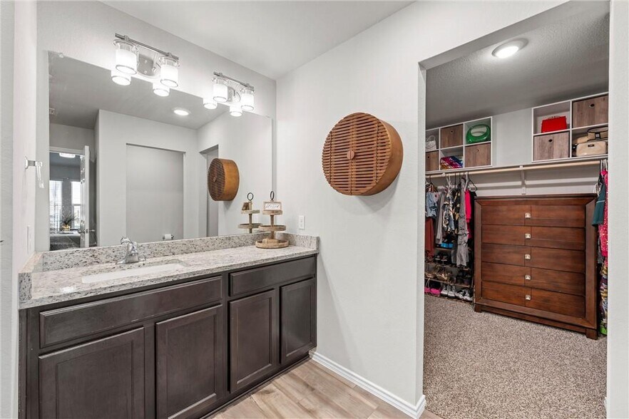 Building Photo - 7009 Llano Dr
