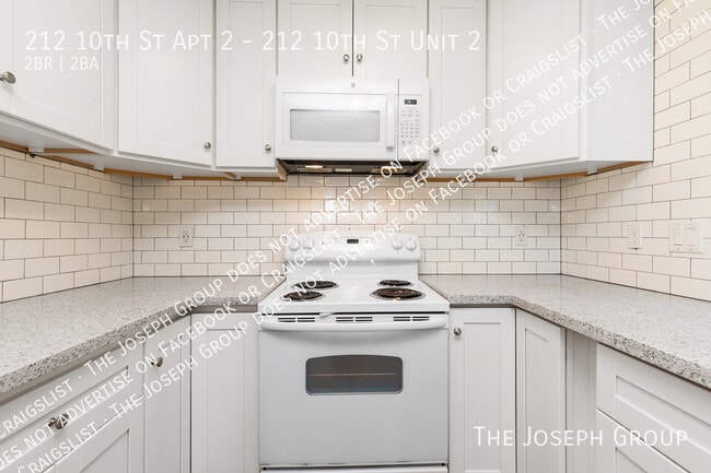 Building Photo - 212 10th St