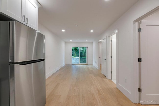 Building Photo - 422 Cole St