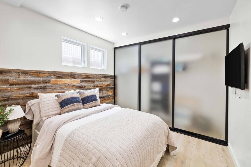 Building Photo - 309 20th Pl