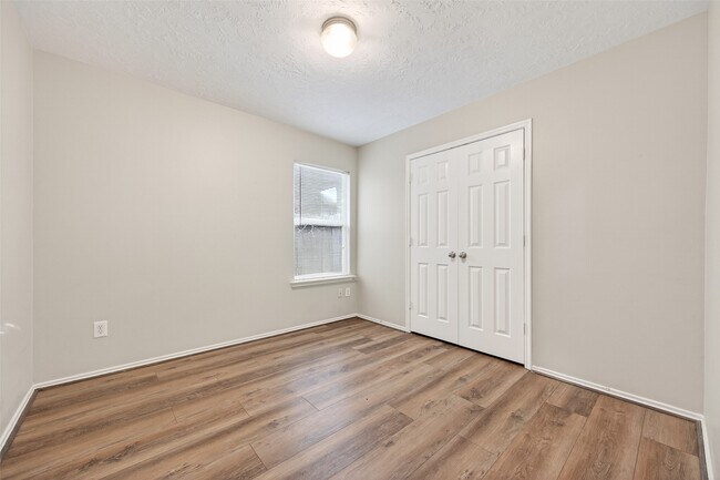 Building Photo - 18499 Sunrise Pines Dr