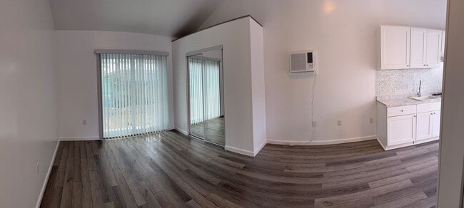 Building Photo - Arlington