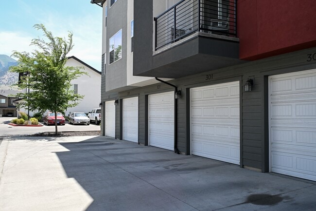 Building Photo - 460 W 15 S